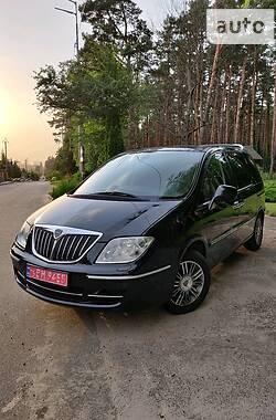 Минивэн Lancia Phedra 2010 в 