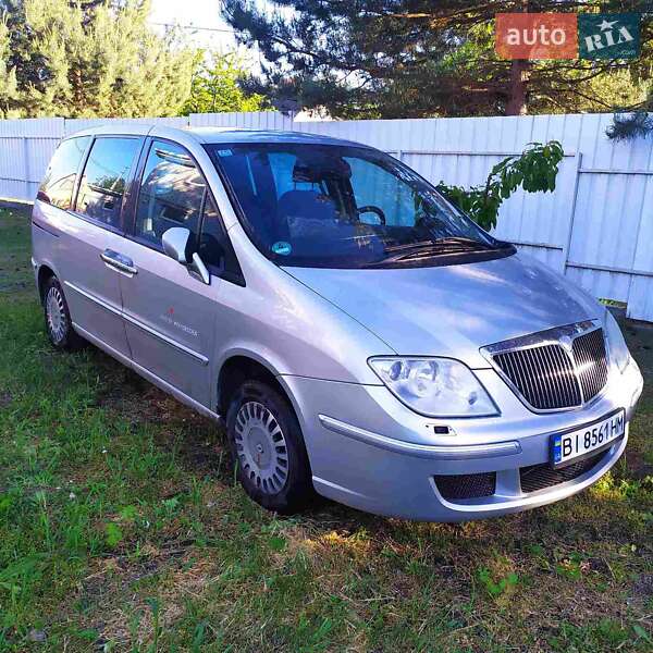 Lancia Phedra 2004