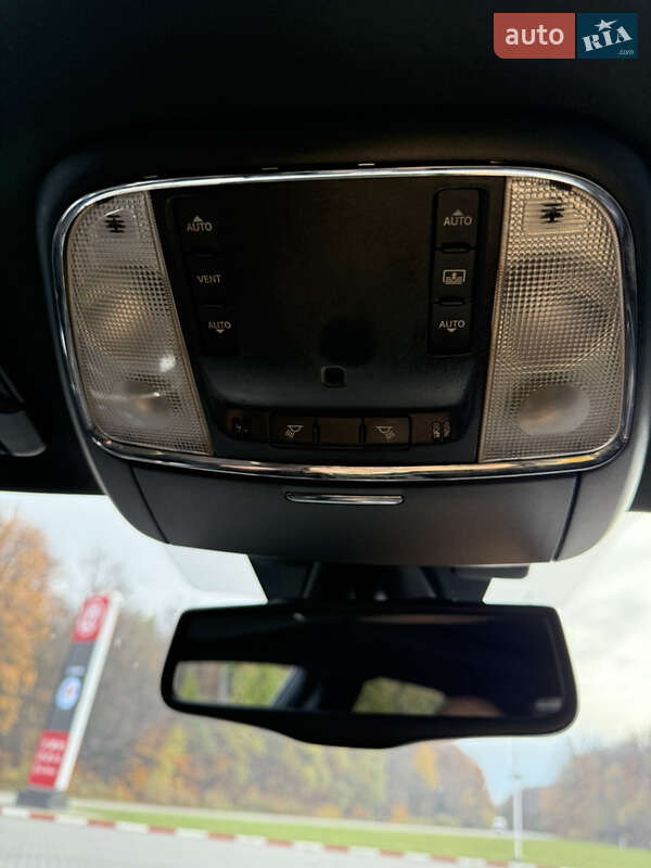 Седан Lancia Thema 2012 в Черновцах