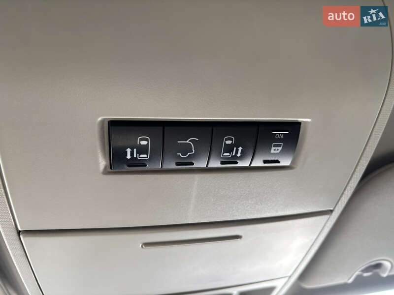 Минивэн Lancia Voyager 2013 в Киеве
