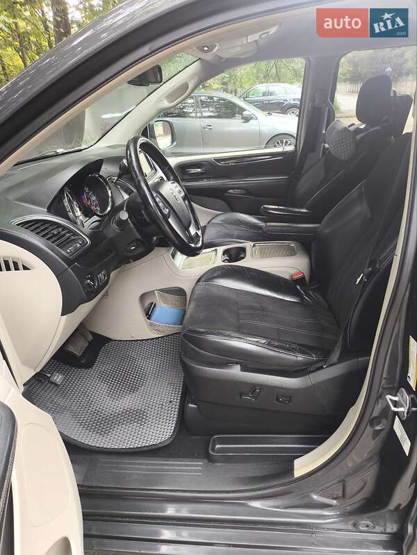 Минивэн Lancia Voyager 2013 в Ивано-Франковске
