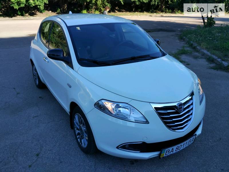 Хэтчбек Lancia Ypsilon 2012 в Кропивницком