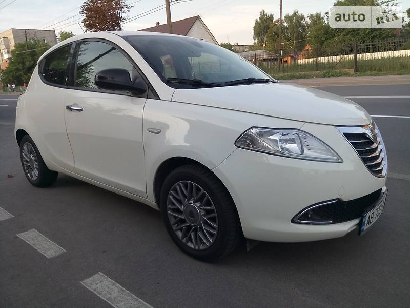 Lancia Ypsilon 2007 салон