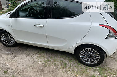 Хэтчбек Lancia Ypsilon 2013 в Киеве