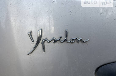 Хэтчбек Lancia Ypsilon 2003 в Житомире