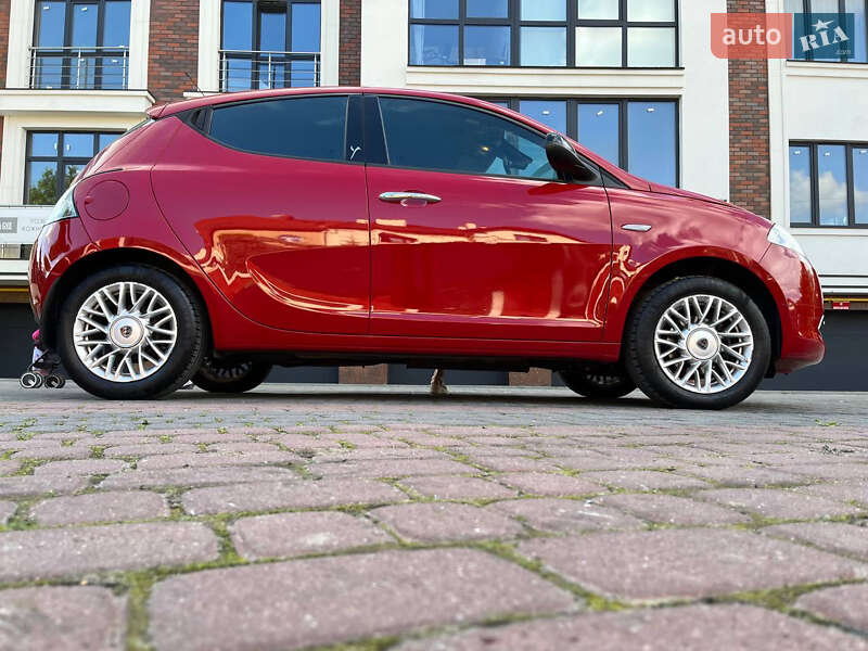 Хэтчбек Lancia Ypsilon 2014 в Львове