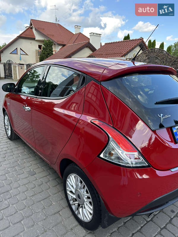 Хэтчбек Lancia Ypsilon 2014 в Львове