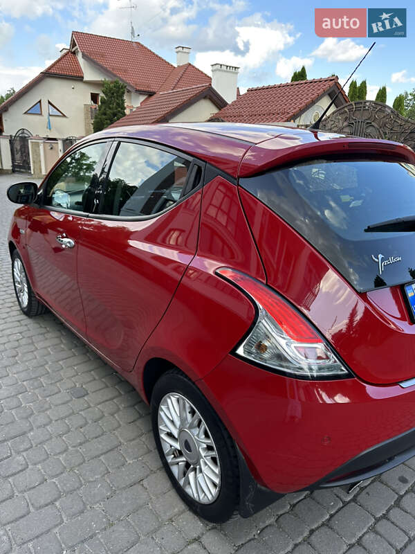 Хэтчбек Lancia Ypsilon 2014 в Львове