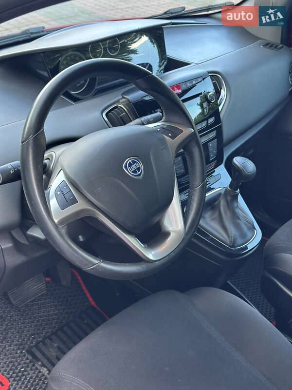 Хэтчбек Lancia Ypsilon 2014 в Львове