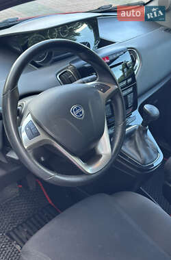 Хэтчбек Lancia Ypsilon 2014 в 
