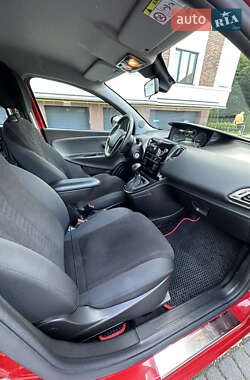 Хэтчбек Lancia Ypsilon 2014 в 