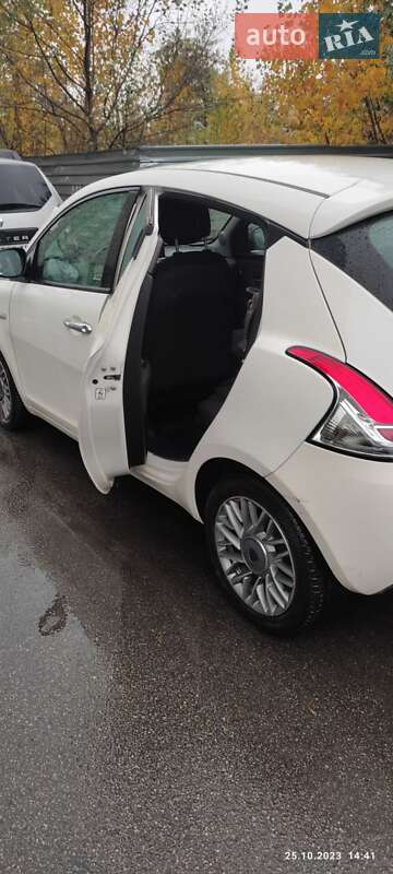 Хетчбек Lancia Ypsilon 2013 в Києві фото 12 Хетчбек Lancia Ypsilon 2013 в Києві