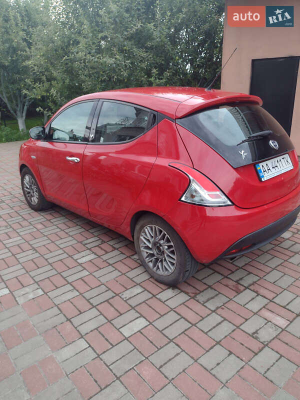 Хэтчбек Lancia Ypsilon 2012 в Киеве