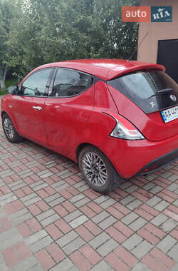 Хэтчбек Lancia Ypsilon 2012 в 