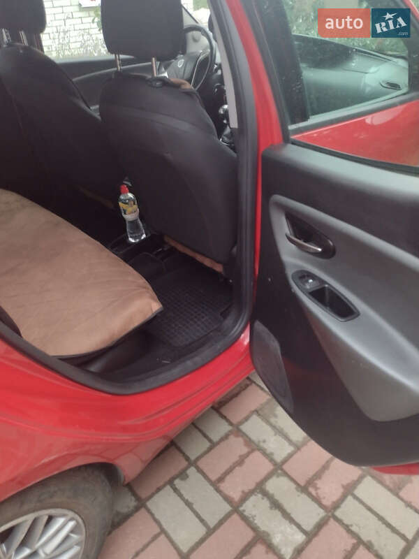 Хэтчбек Lancia Ypsilon 2012 в Киеве