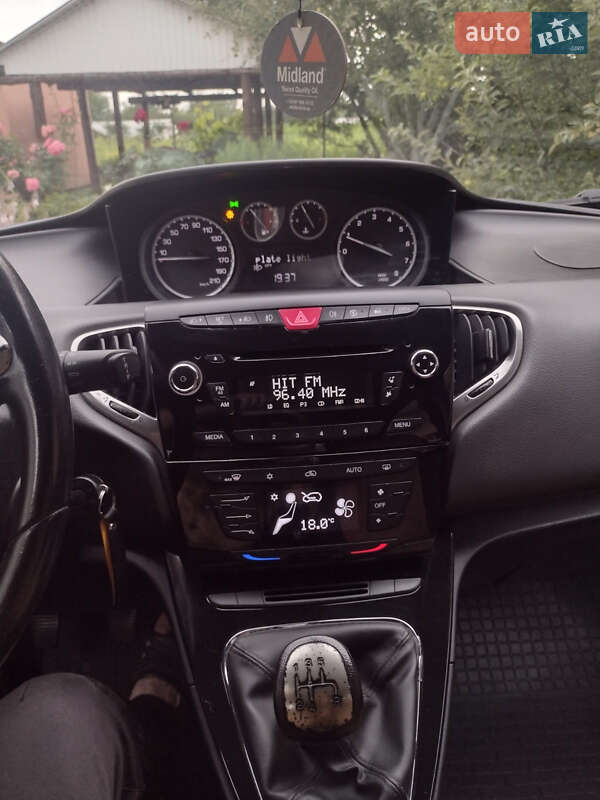 Хэтчбек Lancia Ypsilon 2012 в Киеве