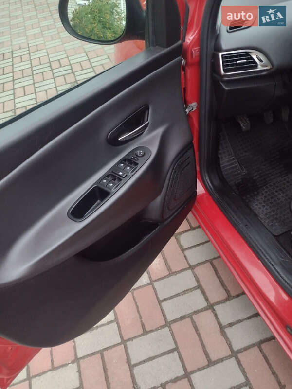 Хэтчбек Lancia Ypsilon 2012 в Киеве