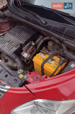 Хэтчбек Lancia Ypsilon 2012 в 