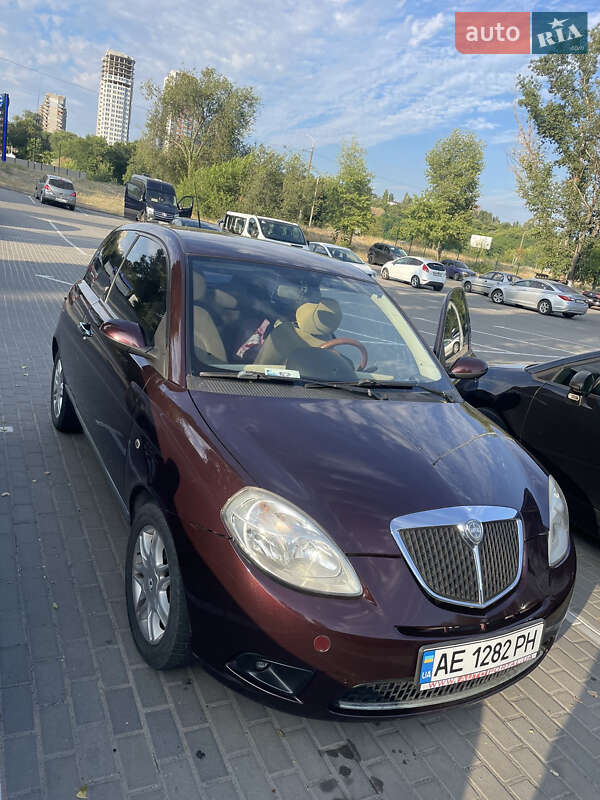 Хэтчбек Lancia Ypsilon 2008 в 