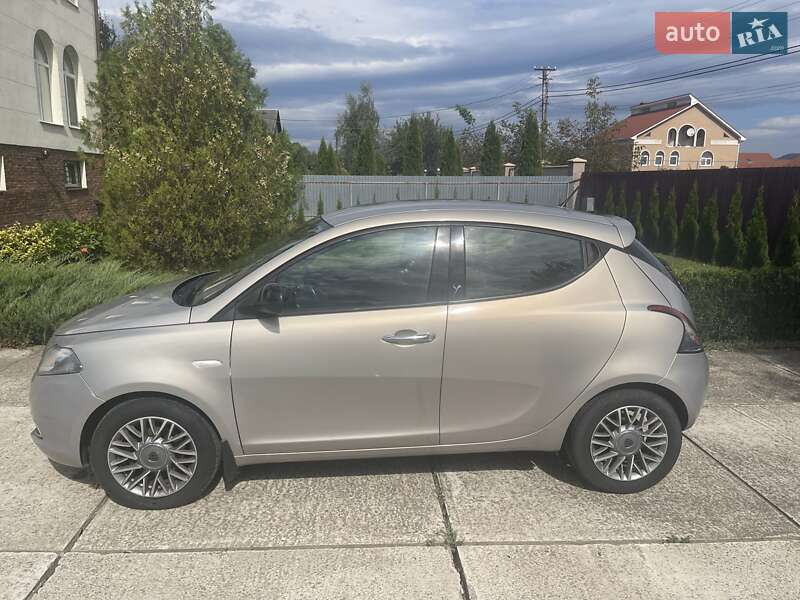 Хэтчбек Lancia Ypsilon 2012 в Ужгороде