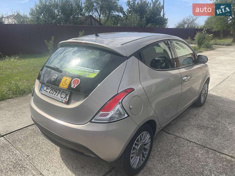 Хэтчбек Lancia Ypsilon 2012 в Ужгороде
