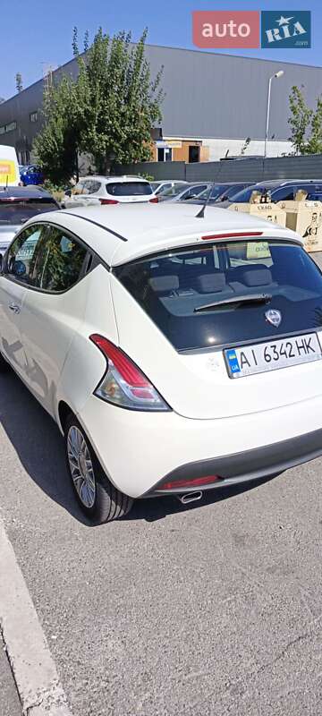 Хетчбек Lancia Ypsilon 2013 в Києві фото 30 Хетчбек Lancia Ypsilon 2013 в Києві