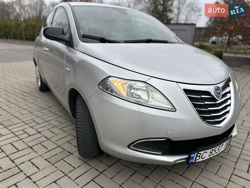 Хетчбек Lancia Ypsilon 2015 в Львові фото 3 Хетчбек Lancia Ypsilon 2015 в Львові