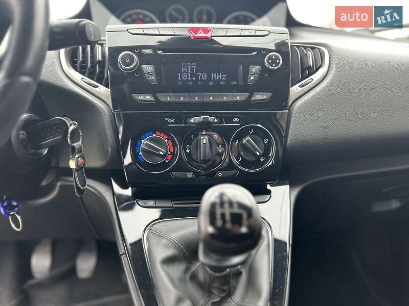 Хетчбек Lancia Ypsilon 2015 в Львові фото 19 Хетчбек Lancia Ypsilon 2015 в Львові