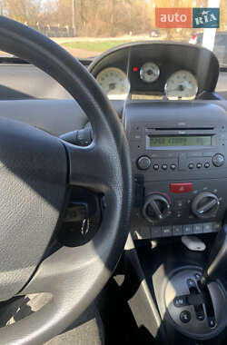 Хэтчбек Lancia Ypsilon 2006 в 
