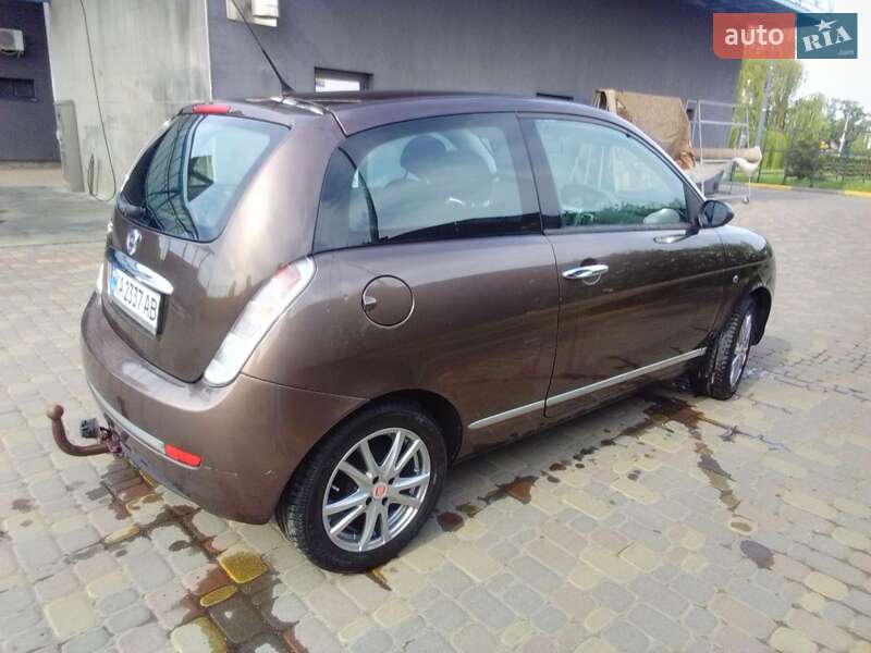 Хэтчбек Lancia Ypsilon 2009 в Киеве