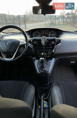 Хетчбек Lancia Ypsilon 2013 в 