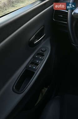 Хетчбек Lancia Ypsilon 2013 в 