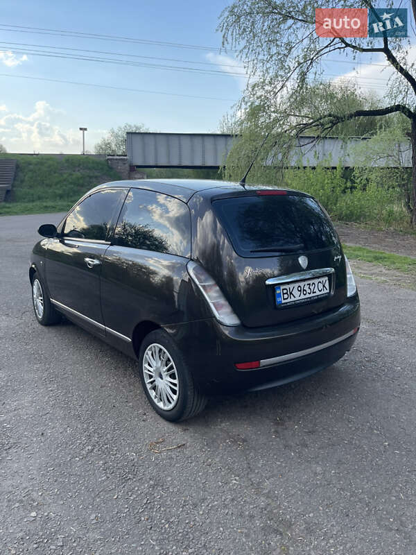 Хэтчбек Lancia Ypsilon 2007 в Ровно