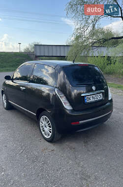 Хэтчбек Lancia Ypsilon 2007 в 