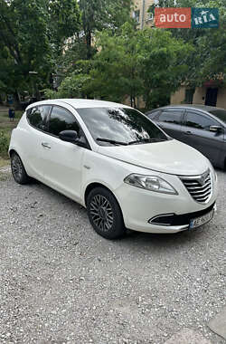 Хэтчбек Lancia Ypsilon 2012 в Днепре