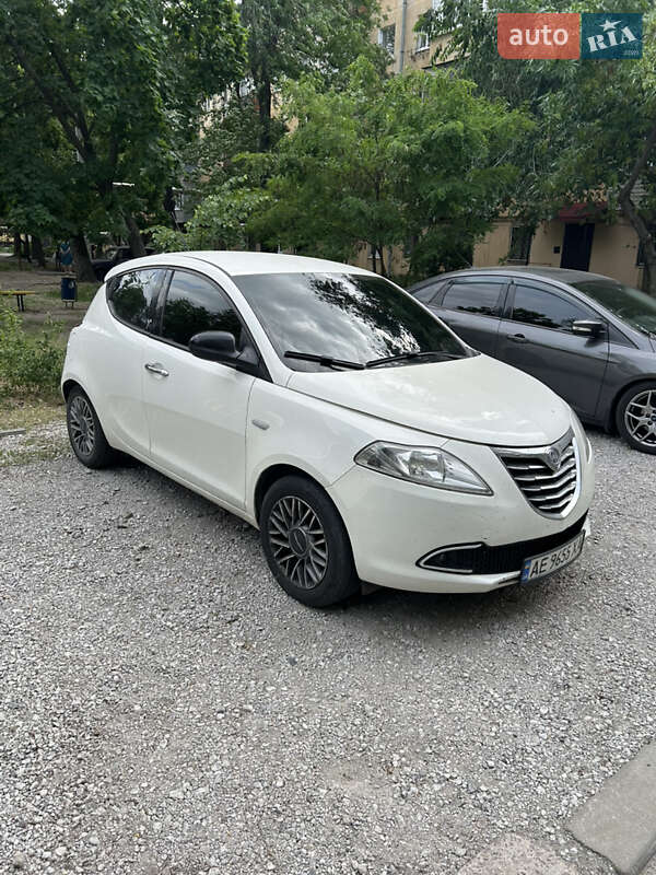 Lancia Ypsilon 2012