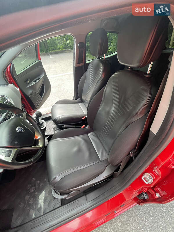 Хэтчбек Lancia Ypsilon 2012 в Харькове