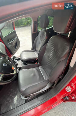 Хэтчбек Lancia Ypsilon 2012 в 