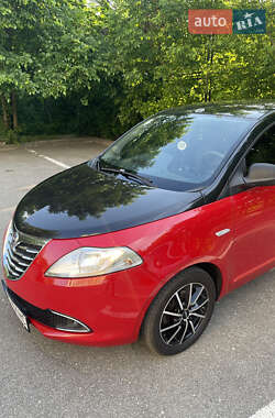 Хэтчбек Lancia Ypsilon 2012 в 