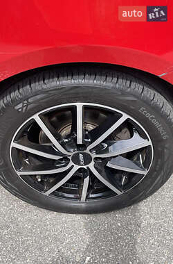 Хэтчбек Lancia Ypsilon 2012 в 
