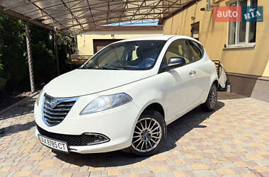 Хетчбек Lancia Ypsilon 2012 в 