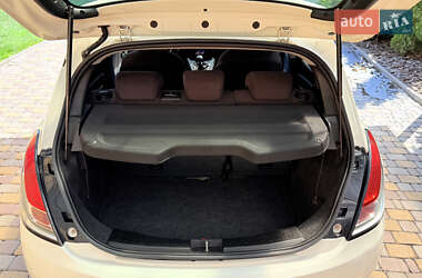 Хетчбек Lancia Ypsilon 2012 в 