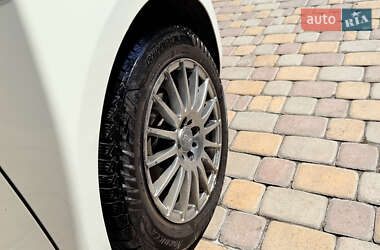 Хетчбек Lancia Ypsilon 2012 в 