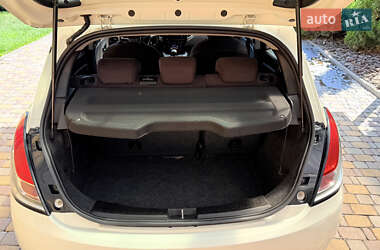 Хетчбек Lancia Ypsilon 2012 в 