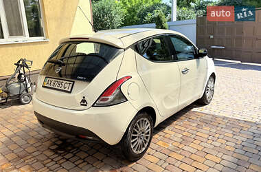 Хетчбек Lancia Ypsilon 2012 в 