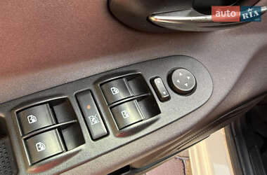 Хетчбек Lancia Ypsilon 2012 в 