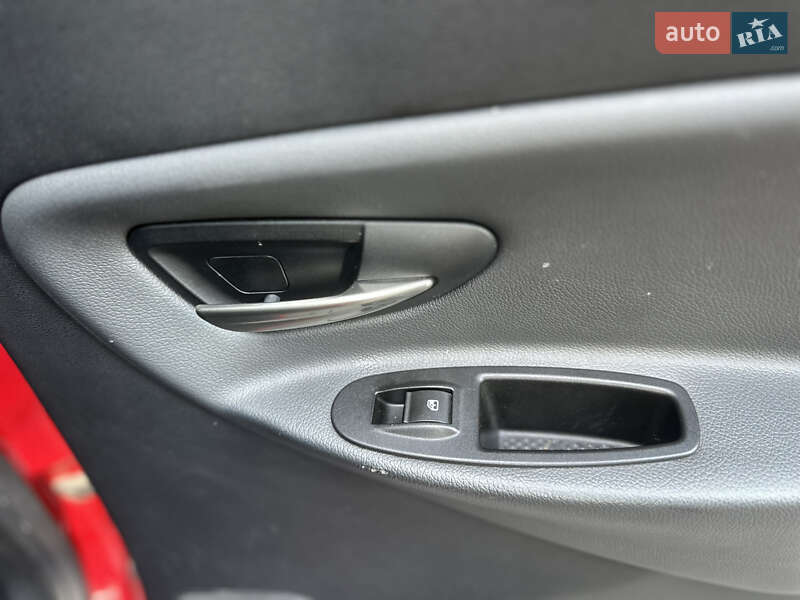 Хетчбек Lancia Ypsilon 2012 в Києві