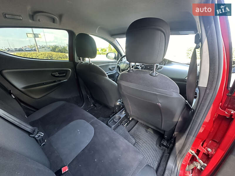 Хетчбек Lancia Ypsilon 2012 в Києві