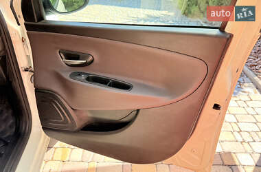 Хэтчбек Lancia Ypsilon 2012 в 