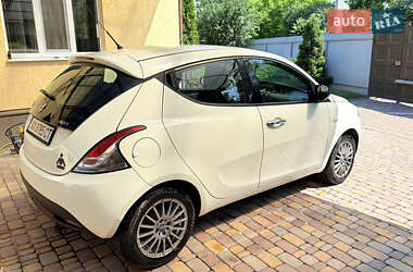 Хэтчбек Lancia Ypsilon 2012 в 